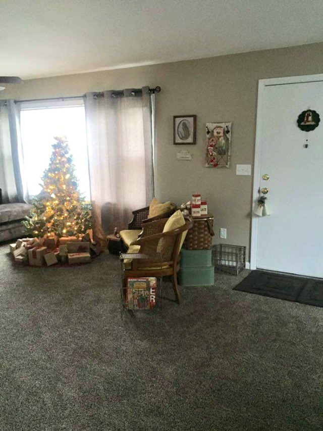 Living Room Christmas Look | The Center of Christmas | NewlyWeddedWurl.Wordpress.com